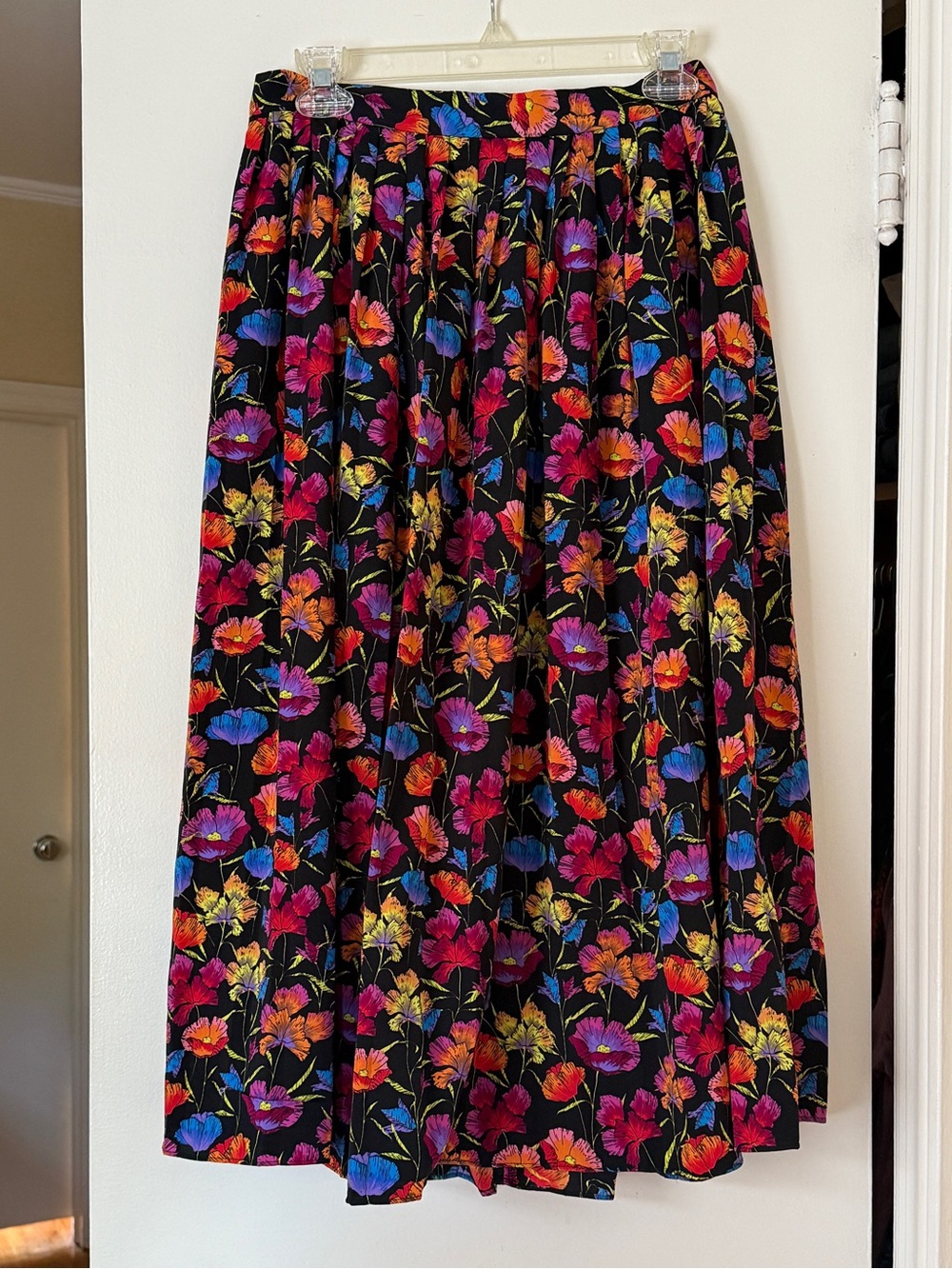 Topshop Pleated Black Floral Midi Skirt | US size 6
